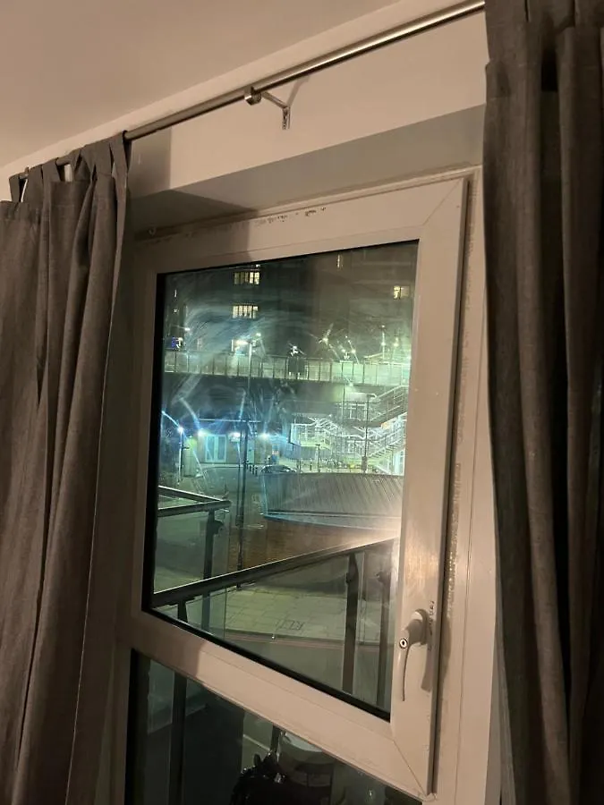 Luxurious Dlr Apartment London 0*,