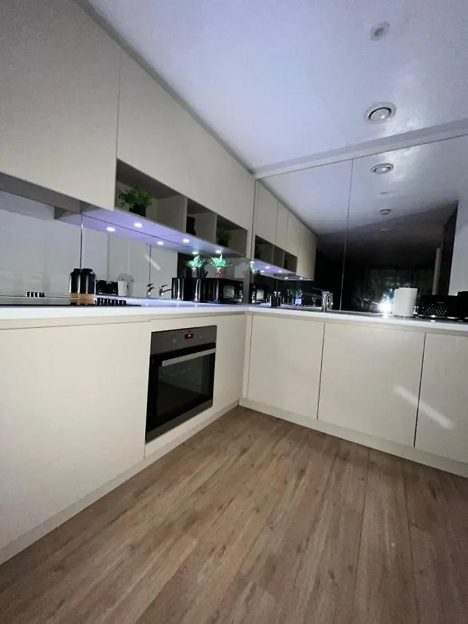 Luxurious Dlr Apartment London United Kingdom