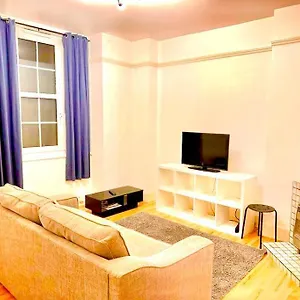 Tower Bridge! Immaculate One Bed Apartment